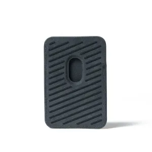 Cartera de cuero MagSafe Mujjo en Basalt, con bordes redondeados cosidos y una abertura central para tarjetas