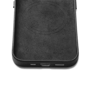 Coque Mujjo en cuir noir pour iPhone 14 avec cercle d’alignement MagSafe, logo embossé et découpes pour les ports