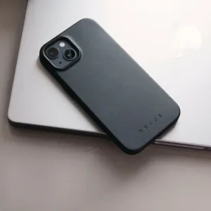Mujjo Full Leather Case mit MagSafe für iPhone 14, schwarze strukturierte Hülle mit erhöhter Kameraaussparung