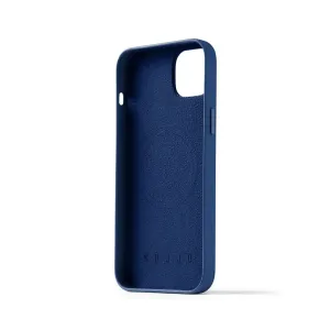 Coque Mujjo Full Leather Case avec MagSafe pour iPhone 14/15 Plus en bleu Monaco, présentée ouverte avec marquage en relief