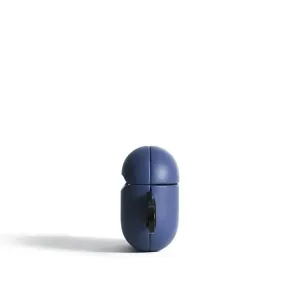 Mujjo Echelon Monako mėlynos spalvos AirPods Pro dėklas iš eko odos su tvirtinimo žiedu, pavaizduotas vertikaliai