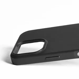 Mujjo-skinnetui til iPhone 16 med stor kameraåpning, sideknappdeksel og teksturert svart finish
