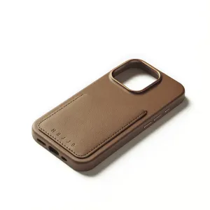 Mujjo Geldbörsenhülle aus hellbraunem Leder für das iPhone 16 Pro mit Kartenfach, erhöhtem Kameraausschnitt und MagSafe-Kompatibilität