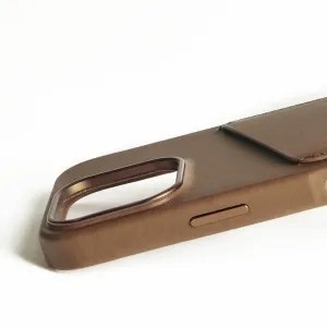 Mujjo Handyhülle aus hellbraunem Leder für das iPhone 16 Pro mit Kartenfach und MagSafe-Kompatibilität