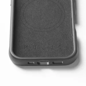 Coque Mujjo Shield Case pour iPhone 16 Pro en gris foncé, avec anneau MagSafe, bord surélevé et découpes inférieures.
