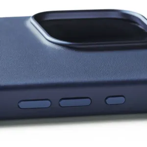 Mujjo Lederhülle für iPhone 16 Pro Max in Blau, mit strukturierter Oberfläche, Kameraaussparung und Abdeckungen für die Seitentasten.