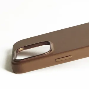 Coque en cuir beige Mujjo pour iPhone 16 Pro Max avec découpe pour l’appareil photo et ouverture pour le bouton latéral