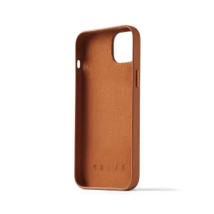 Mujjo Lederhülle mit Kartenfach in Hellbraun für iPhone 15 Plus und 14 Plus, gezeigt mit Kameraaussparung und Tastenöffnungen