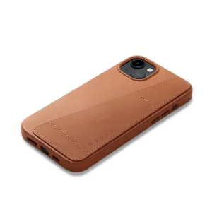 Mujjo Wallet-Case aus hellbraunem Leder für iPhone 15 Plus und 14 Plus mit abgesteppten Einsätzen und Kameraausschnitt