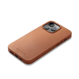 Mujjo Lederhülle mit MagSafe für iPhone 14 Pro Max in Hellbraun, mit erhöhtem Kamerarahmen und geprägtem Logo