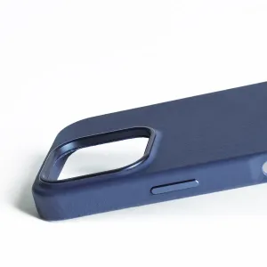 Coque en cuir Mujjo pour iPhone 16 Pro en bleu Monaco, coque de téléphone en cuir texturé avec découpe pour l’appareil photo