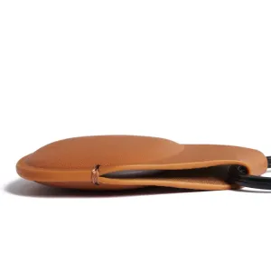 Porte-clés Mujjo Canopy pour Apple AirTag en cuir tanné végétal couleur fauve, avec anneau porte-clés en métal noir