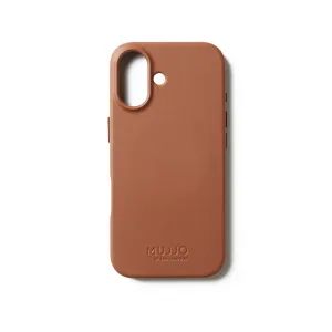 Funda de cuero color tan para iPhone 17 de Mujjo con abertura elevada para la cámara, cubiertas para los botones laterales y logotipo en relieve