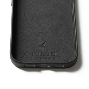 Funda Mujjo de cuero negro para iPhone 17 Pro, con marcas de alineación MagSafe y recortes inferiores
