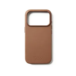 Funda de cuero marrón claro Mujjo para iPhone 17 Pro con recorte para cámara, cubrebotones de estilo metálico y compatibilidad con MagSafe