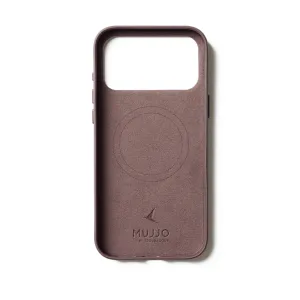 Funda de cuero Mujjo para iPhone 17 Pro Max en Rojo bronce, con protección elevada para la cámara y compatibilidad con MagSafe
