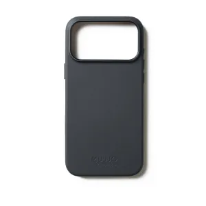 Funda de piel Mujjo para iPhone 17 Pro Max en Basalt, funda MagSafe texturizada en gris oscuro con recorte para la cámara