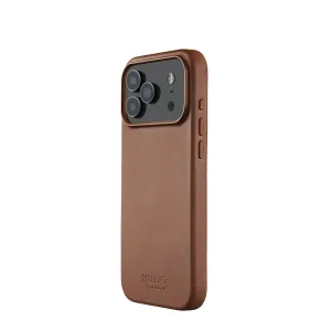 Funda de cuero color camel Mujjo para iPhone 17 Pro Max con recorte elevado para la cámara y cubiertas para los botones laterales
