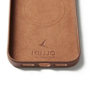 Funda de cuero marrón claro Mujjo para iPhone 17 Pro Max con logotipo en relieve y aro compatible con MagSafe