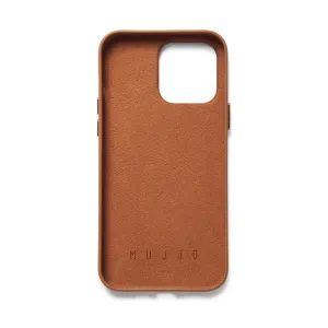 Mujjo pungcover i lysebrunt læder til iPhone 14 Pro Max med kortrum, hævet kamerakant og præget logo