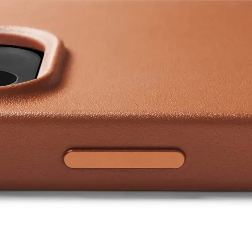 Mujjo Leather Case med MagSafe för iPhone 14 Pro Max i brunt läder, med kamerautskärning och sidoknapp