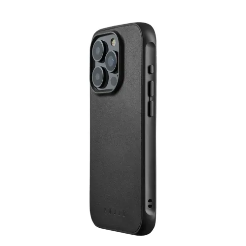 Musta iPhone 15 Pro -kotelo, jossa on kohokuvioitu kamerakehys, Mujjo-kuvioitu takapuoli, kaksi sivupainiketta ja kiinnitysaukko.
