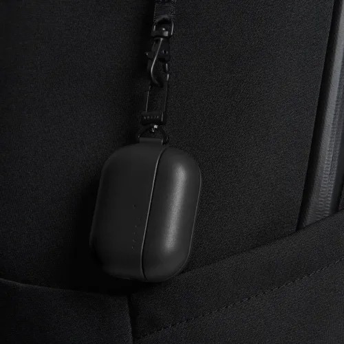Coque de protection Mujjo Echelon noire pour AirPods Pro, avec attache à clip et dragonne pour un transport sécurisé