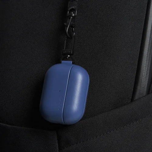 Étui Mujjo Echelon pour AirPods Pro 2e génération en bleu Monaco avec clip de fixation suspendu à une sangle