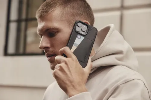 Coque portefeuille en cuir Mujjo pour iPhone 15 Pro Max, noire, avec emplacement pour carte et compatibilité MagSafe