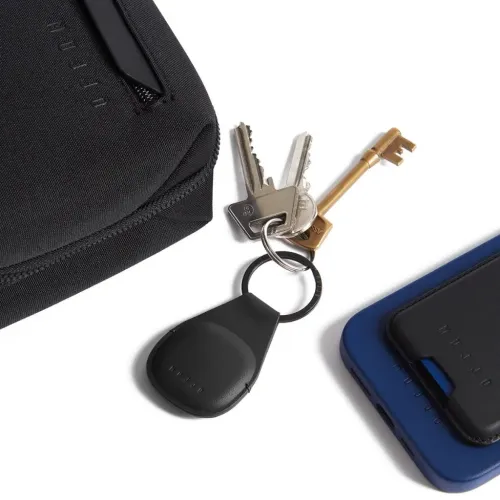 Mujjo Canopy Keychain AirTag holder with magnetic closure, black leather keychain with attached keys