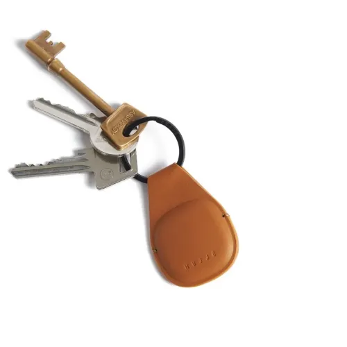 Mujjo Canopy Keychain in tan leather with black ring and keys, designed for Apple AirTag