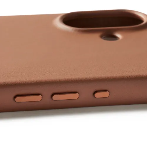 Mujjo iPhone 17-skal i ljusbrunt läder med kamerautskärning och sidoknappsskydd, MagSafe-kompatibelt