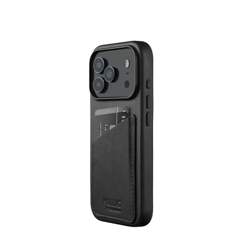 Mujjo plånboksfodral i svart läder för iPhone 17 Pro med kortfack, sydda kanter och präglad logotyp