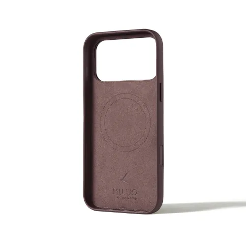 Mujjo Lederhülle für das iPhone 17 Pro Max in Bronzerot, mit MagSafe-Ausrichtung und erhöhtem Kameraschutz.