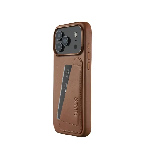 Mujjo plånboksfodral i läder för iPhone 17 Pro Max i ljusbrun färg med kortfack och upphöjd kamerautskärning