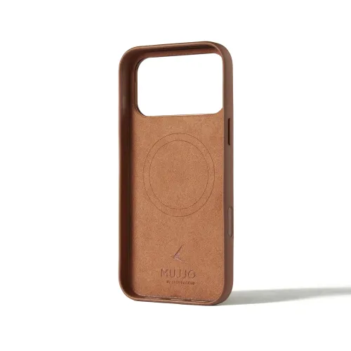 Mujjo-Brieftaschenhülle aus hellbraunem Leder für das iPhone 17 Pro Max mit Kameraausschnitt und MagSafe-Ausrichtungsmarkierung