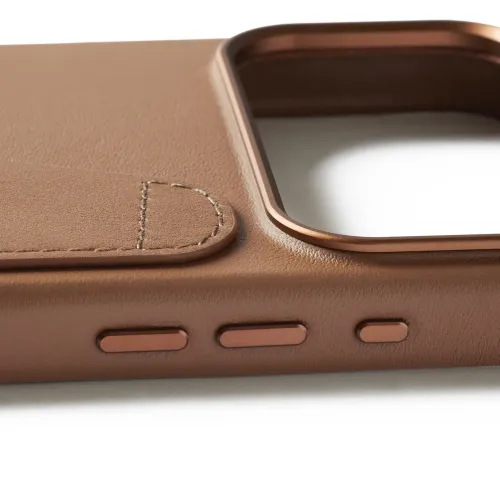 Mujjo plånboksfodral i läder för iPhone 17 Pro Max i ljusbrunt med kortfack, sydda sömmar och kamerautskärning